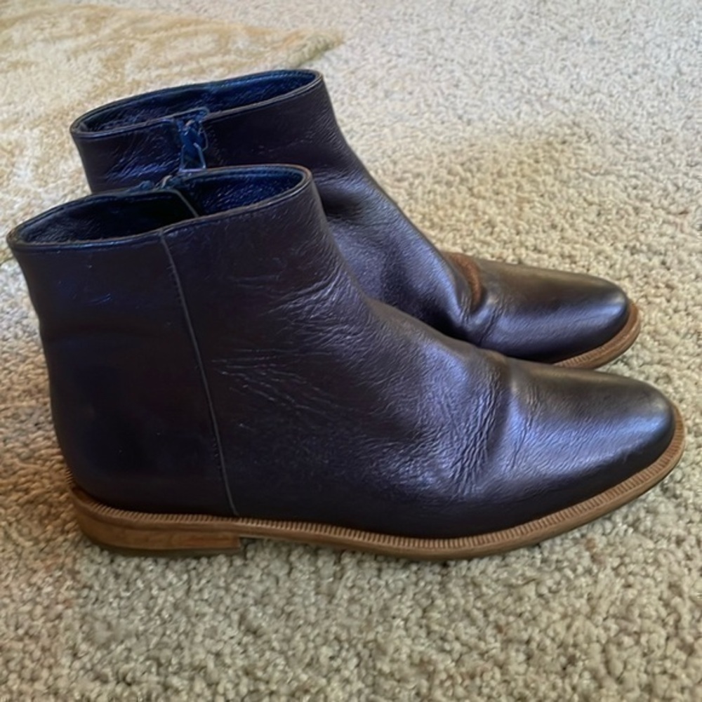The Tiny Big Sister woman’s metallic boots by Tiny Cotton